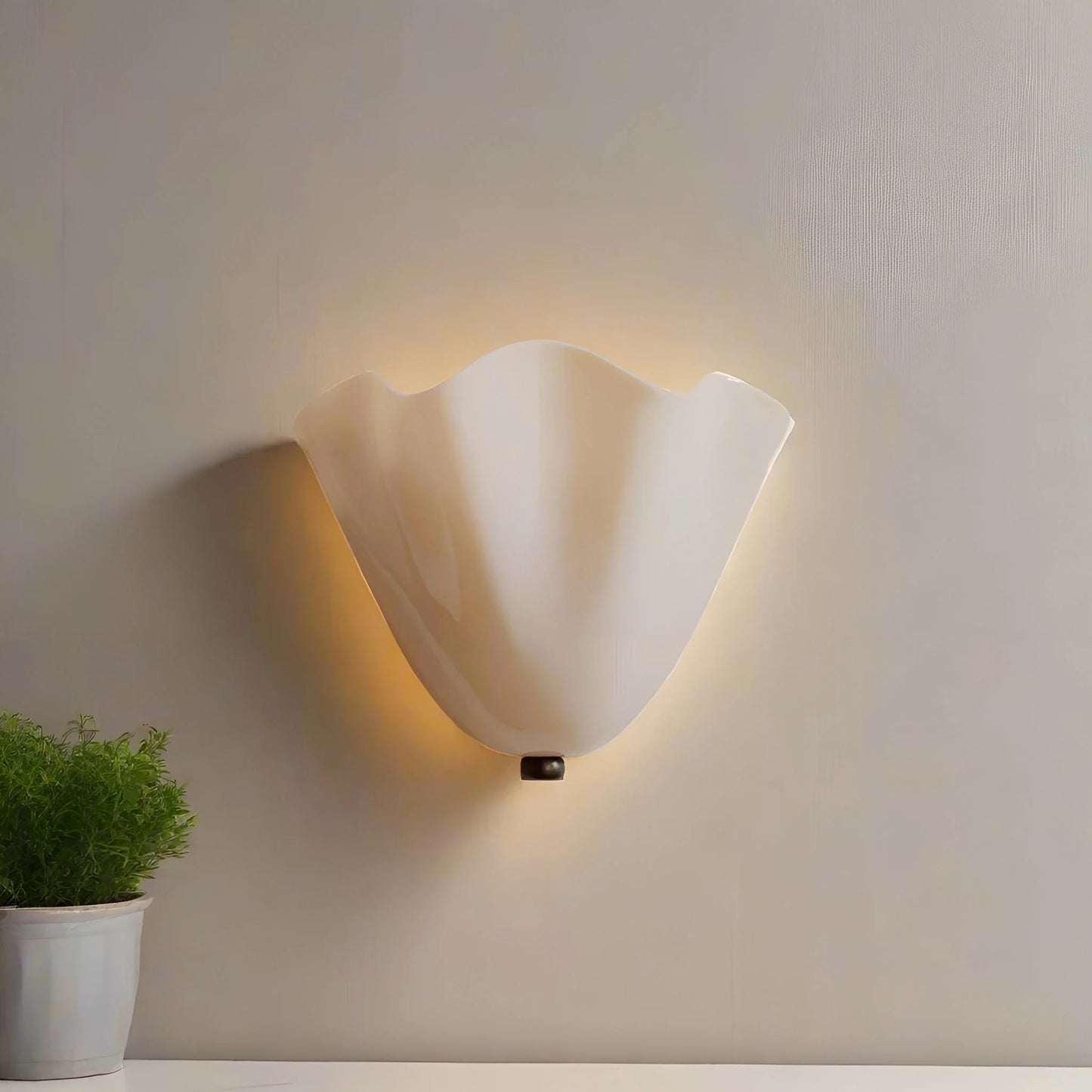 Novara Retro Stained Glass Wall Sconce with Warm LED Light & Art Deco Design