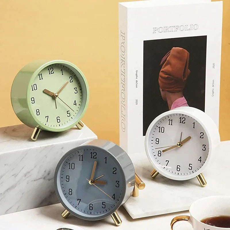 Royora Silent Analog Desk Clock - Scandinavian Metal Design for Office & Bedroom