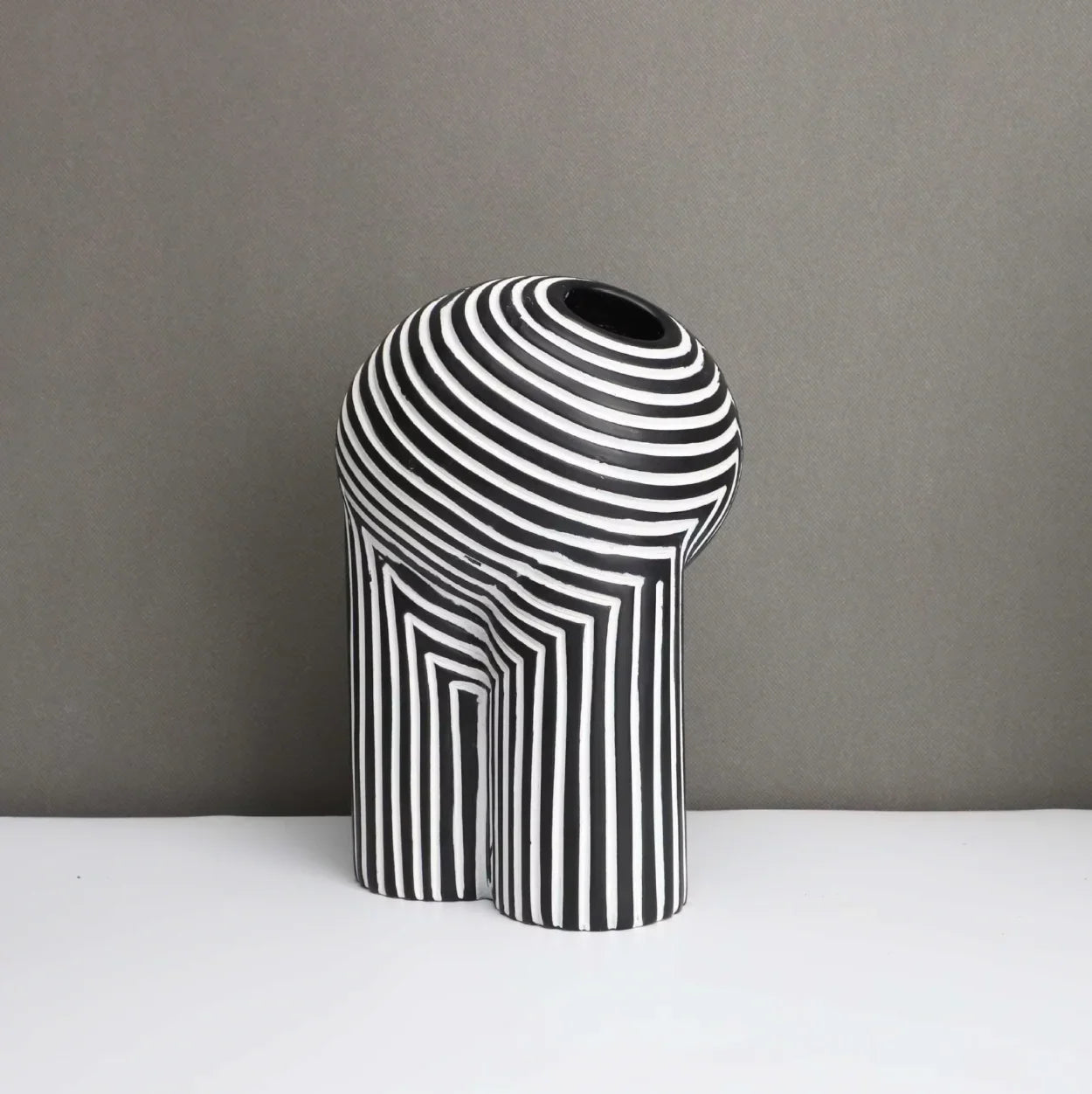 Noir & Blanc Vase Collection 0