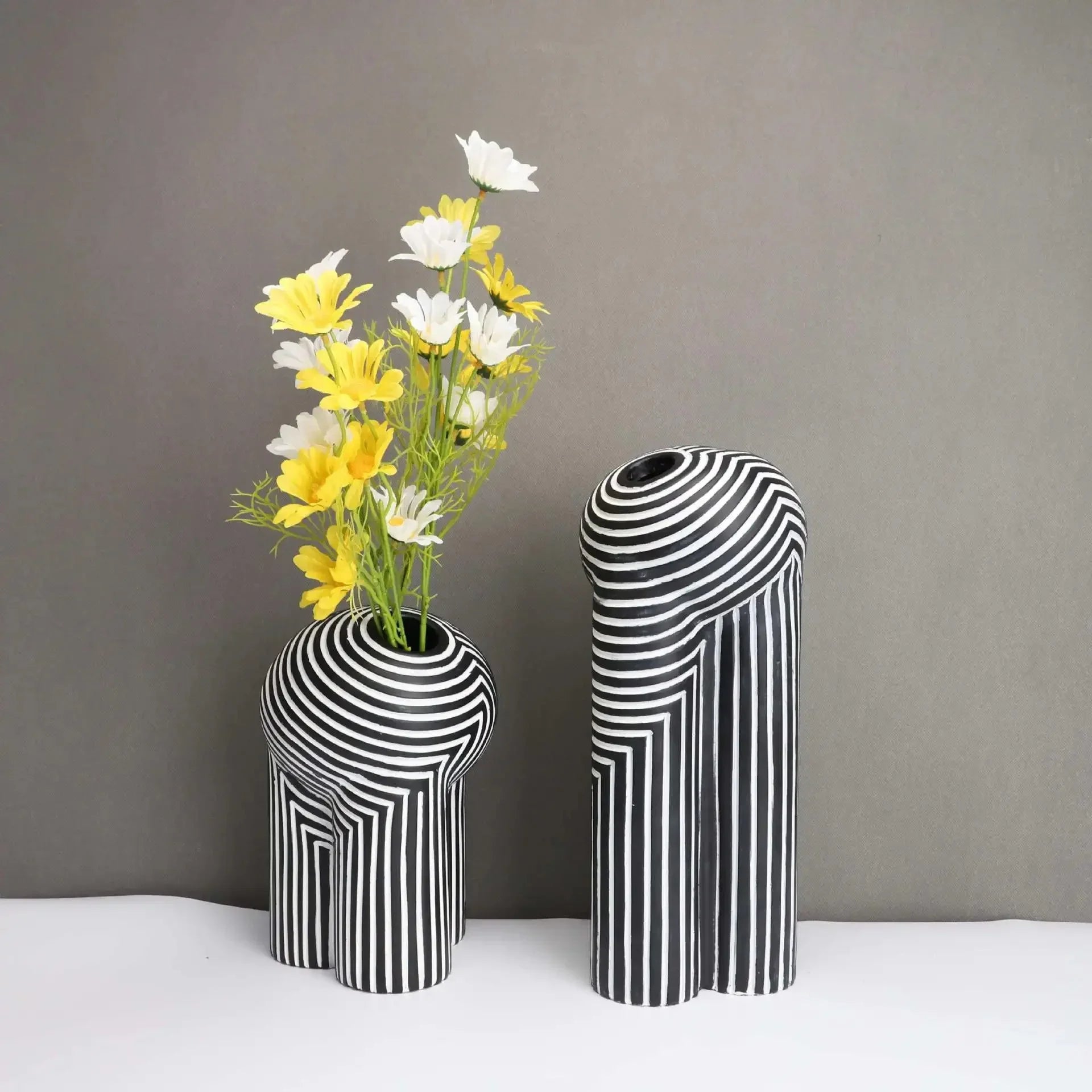 Noir & Blanc Vase Collection 1