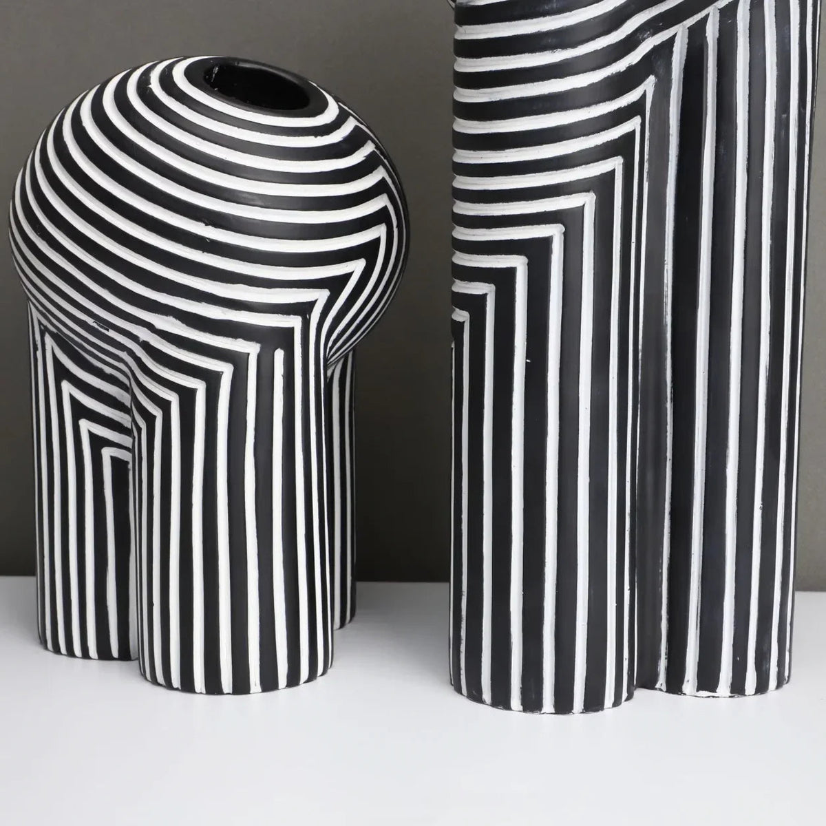 Noir & Blanc Vase Collection 3