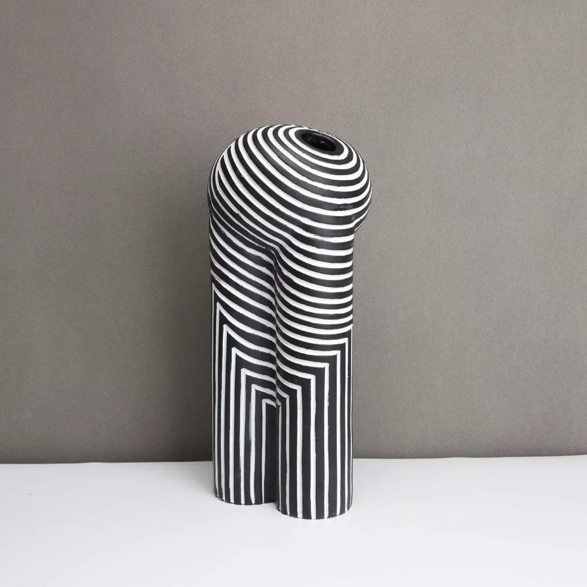 Noir & Blanc Vase Collection 5