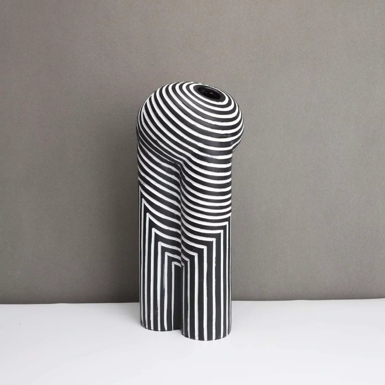 Noir & Blanc Vase Collection 5
