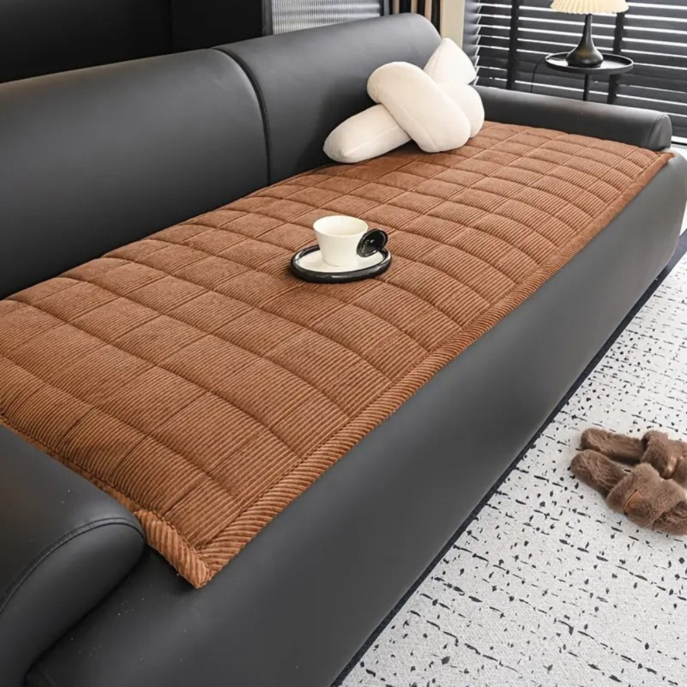 Quilted Couch Cover Mat – Soft Microfiber with Non-Slip Backing, Cat Scratch Resistant, Machine Washable, Standard Sofa Size 2