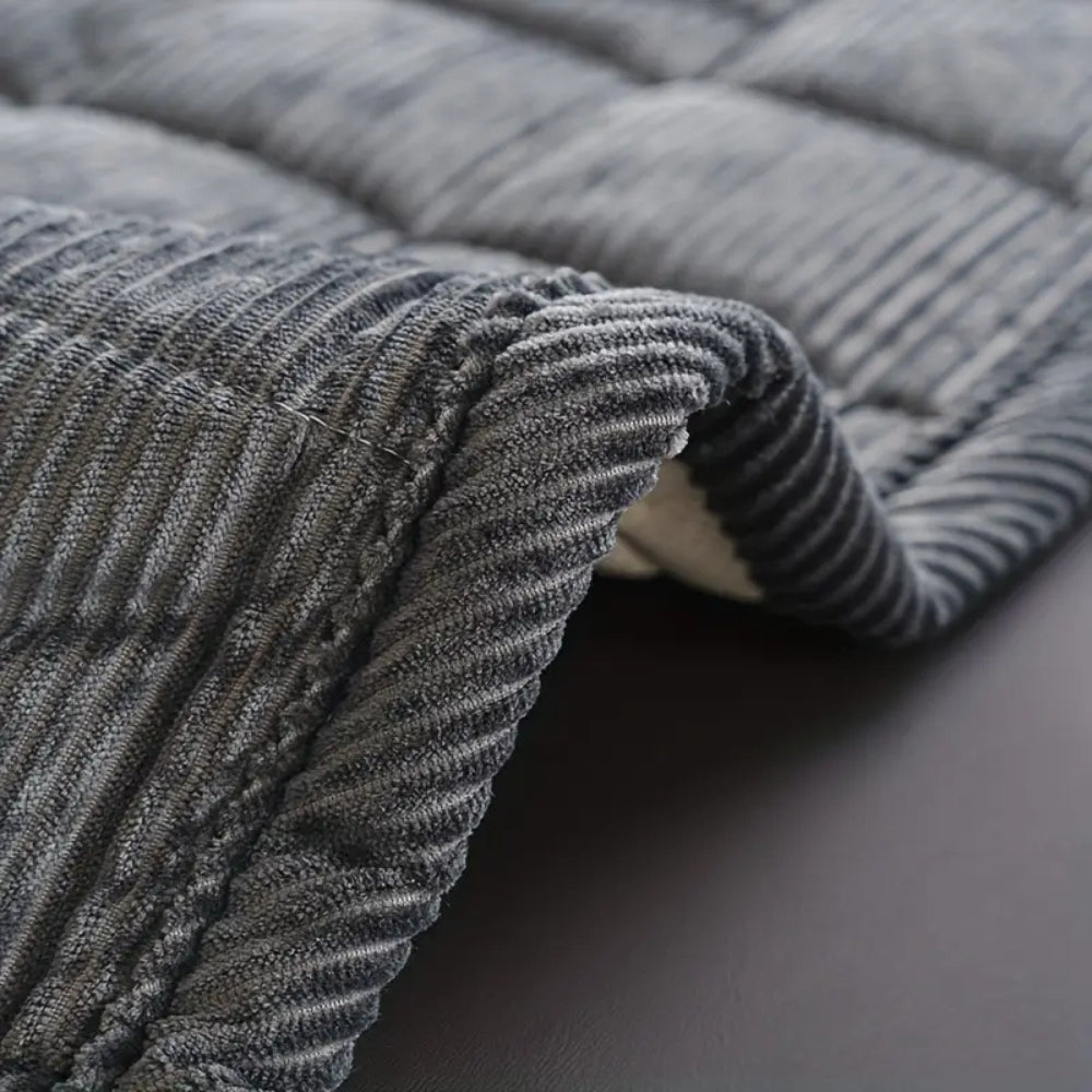 Quilted Couch Cover Mat – Soft Microfiber with Non-Slip Backing, Cat Scratch Resistant, Machine Washable, Standard Sofa Size 6