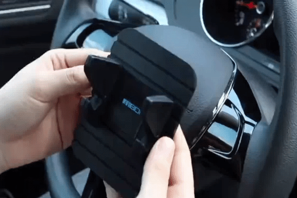 Royaleva Non-Slip Phone Holder For The Car - Easy Setup 1
