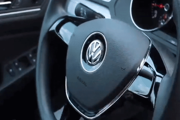 Royaleva Non-Slip Phone Holder For The Car - Easy Setup 2