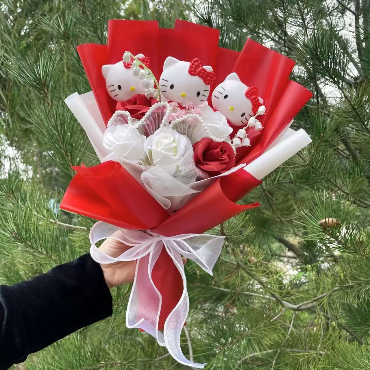 Royallure Hello Kitty Flower Bouquet with Vinyl Dolls - Charming Gift for Any Occasion 2
