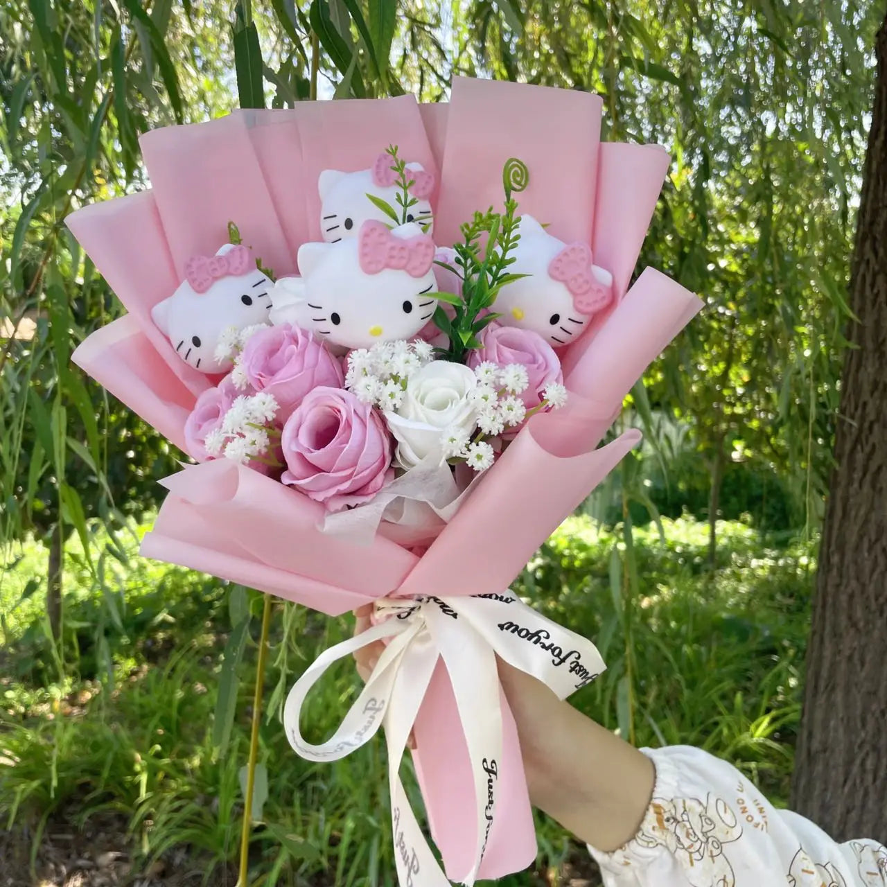 Royallure Hello Kitty Flower Bouquet with Vinyl Dolls - Charming Gift for Any Occasion 4