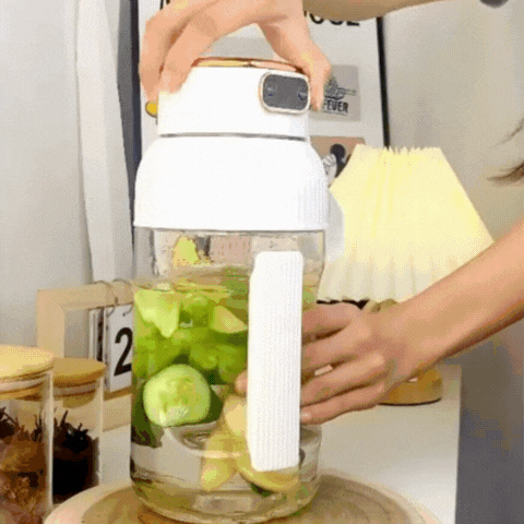 Royallure Portable Juicer Blender - USB Rechargeable, 18,000 RPM for Smoothies and Milkshakes 1