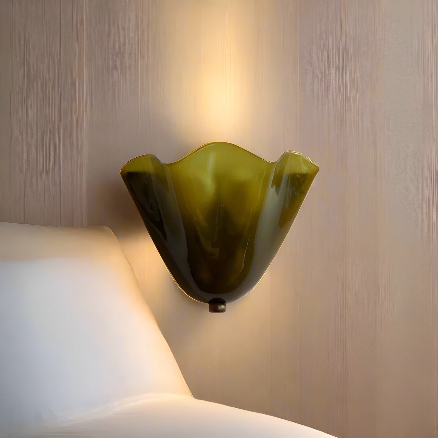 Royallure Retro Stained Glass Wall Sconce with Warm LED Light for Elegant Home Decor 1