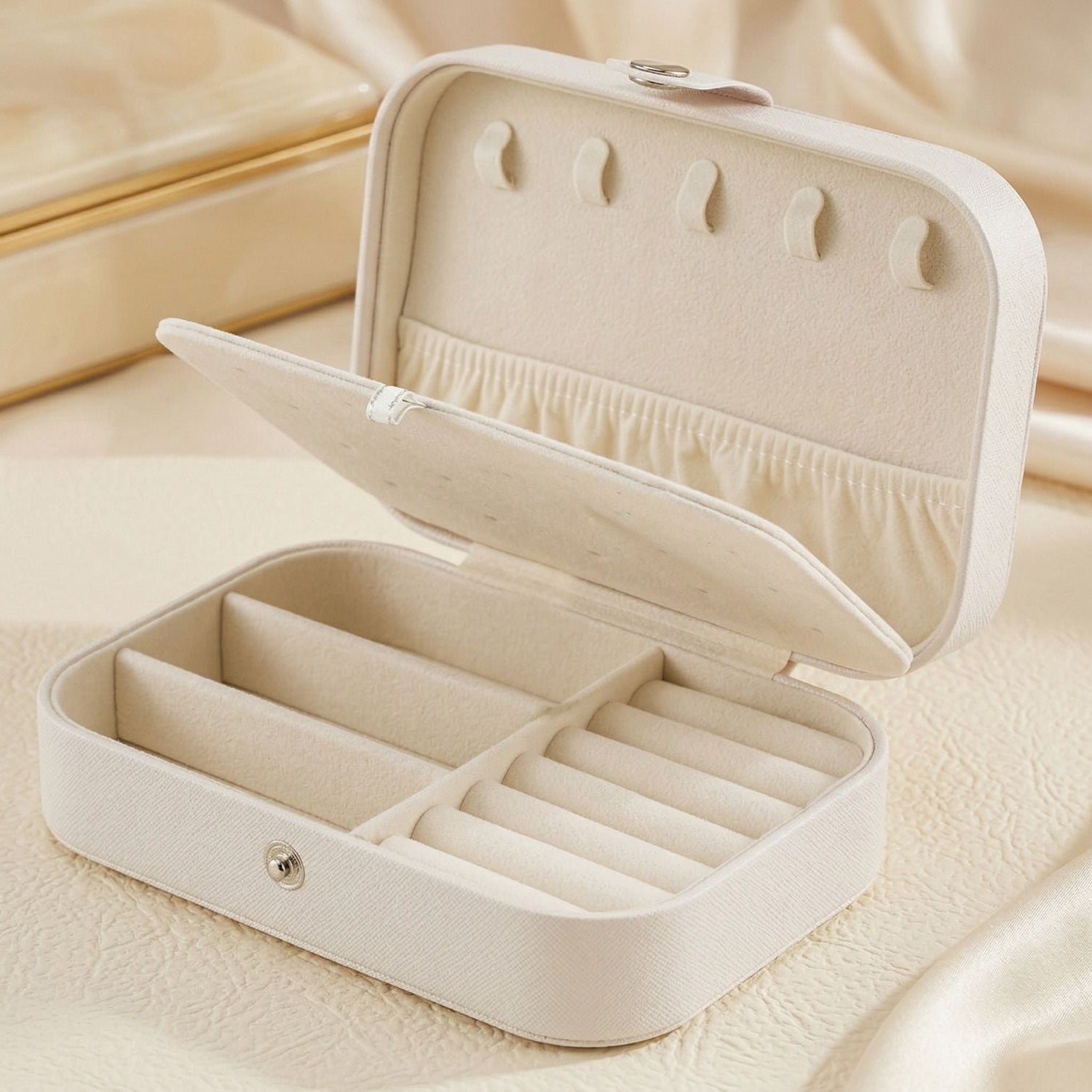 Travel Jewelry Case | Double Layer | Velvet Lining | 3 Compartments | Compact | 16x11x5cm 0
